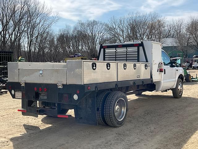 Image of Ford F-550 equipment image 4