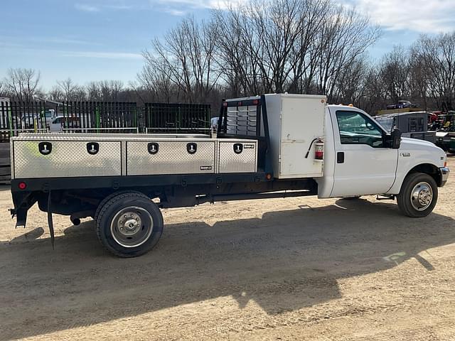 Image of Ford F-550 equipment image 3