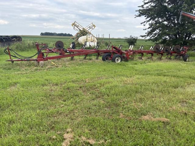 Image of International Harvester 800 equipment image 1