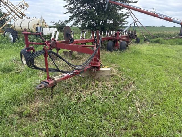 Image of International Harvester 800 equipment image 2