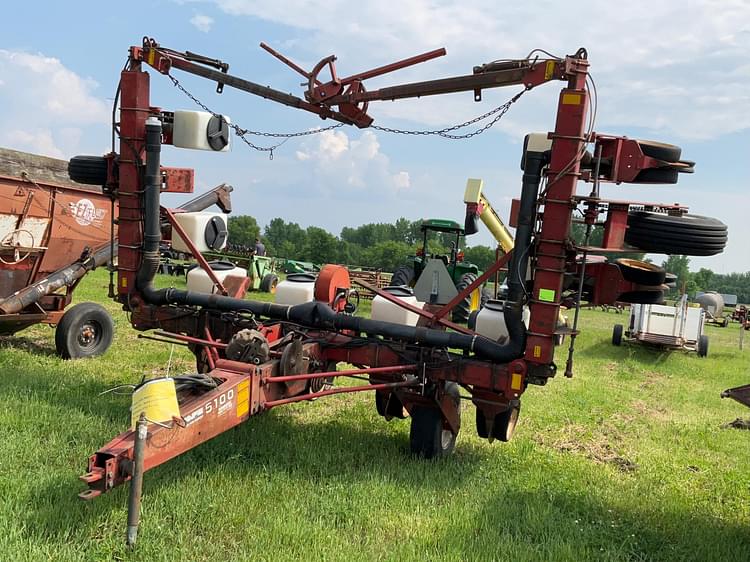 White 5100 Equipment Image0