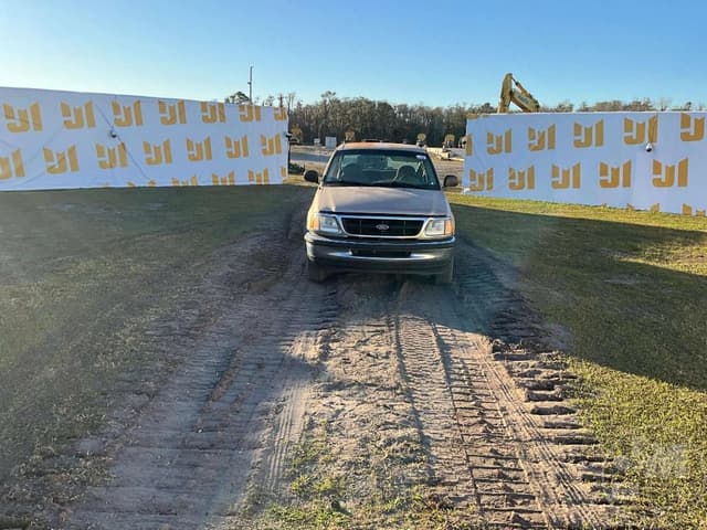 Image of Ford F-250 equipment image 1