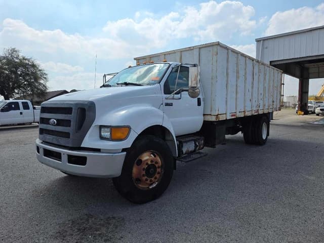 Image of Ford F-750 equipment image 2