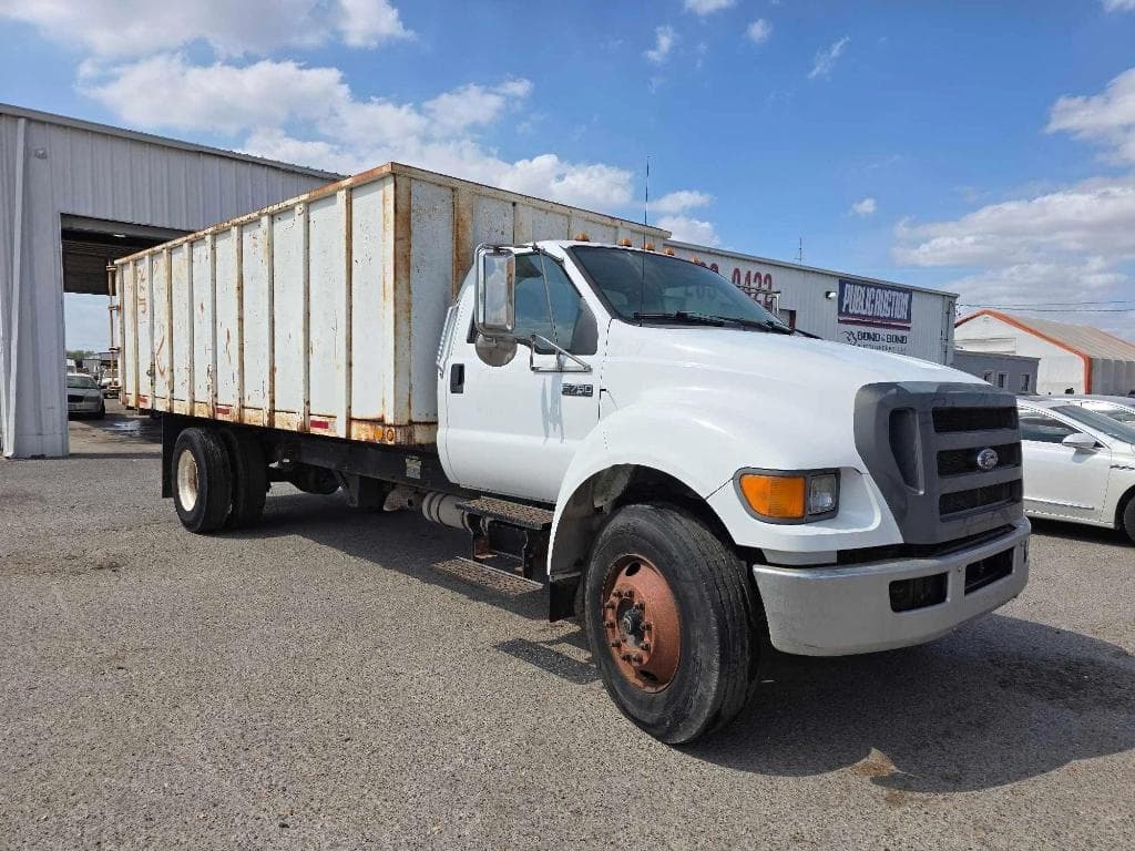 Image of Ford F-750 Primary image