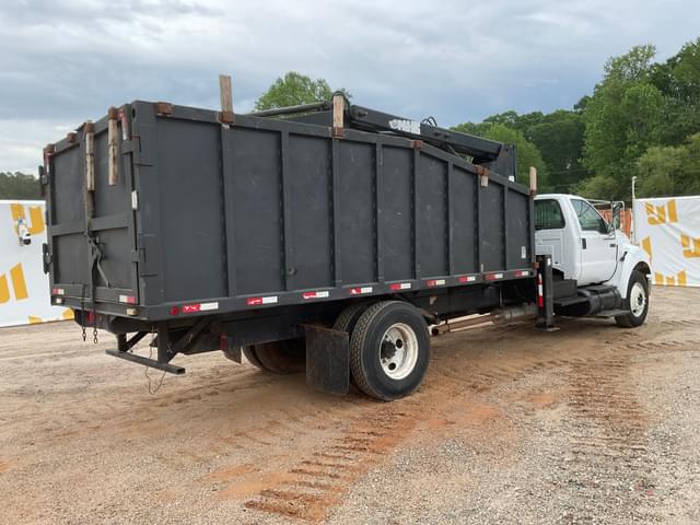Image of Ford F-750 equipment image 4