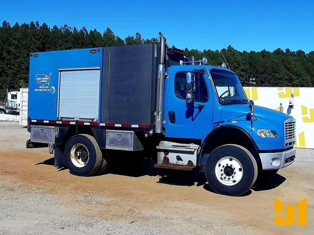 Image of Freightliner M2 equipment image 2