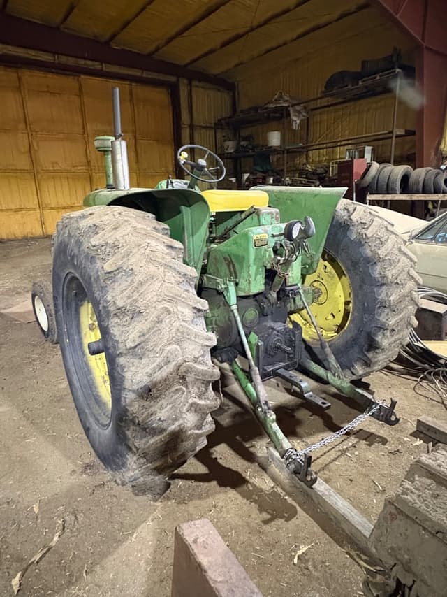 Image of John Deere 4010 equipment image 4