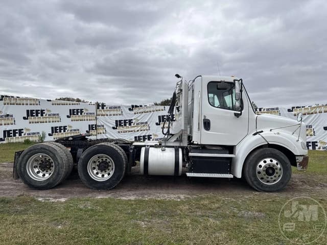 Image of Freightliner M2 equipment image 3