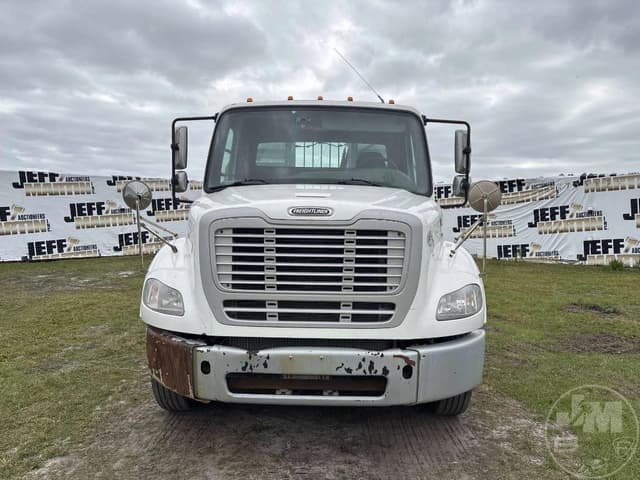 Image of Freightliner M2 equipment image 1
