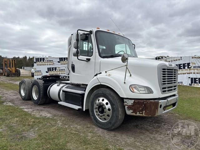 Image of Freightliner M2 equipment image 2