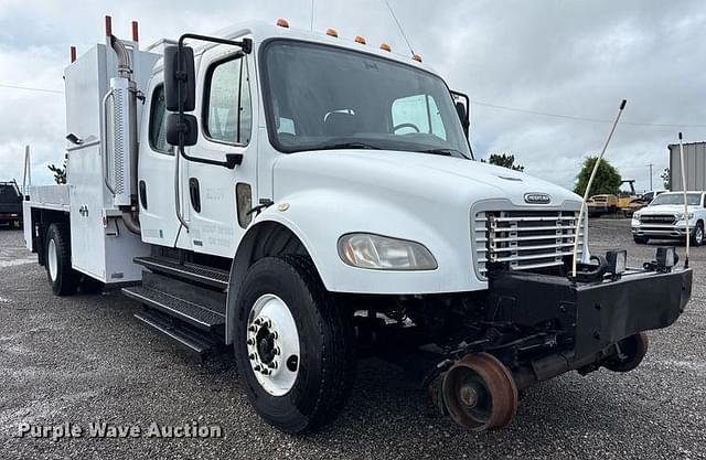 Image of Freightliner Business Class M2 equipment image 2