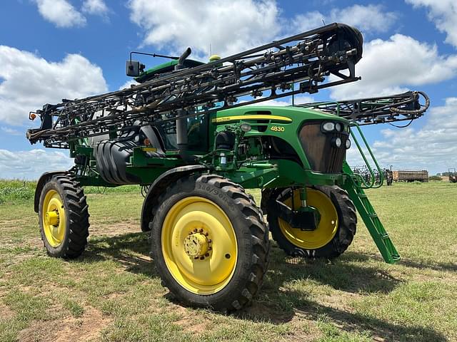 Image of John Deere 4830 equipment image 2