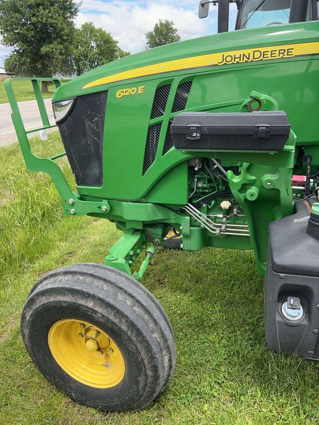 Image of John Deere 6120E equipment image 4