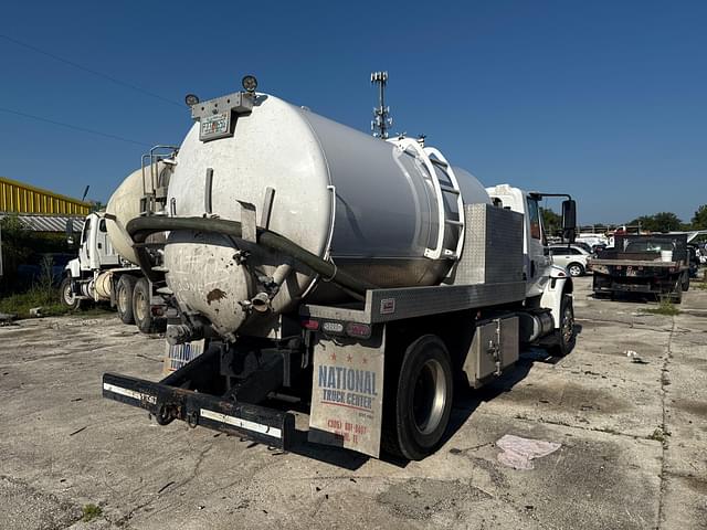 Image of International Dura Star 4400 equipment image 4