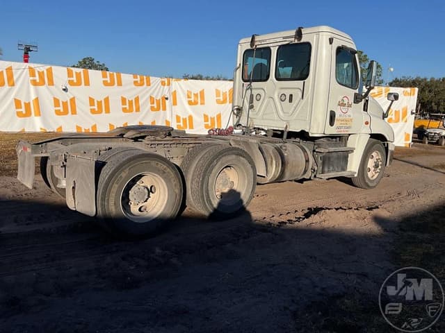 Image of Freightliner Cascadia equipment image 4