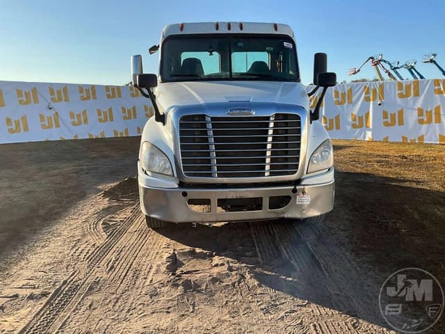 Image of Freightliner Cascadia equipment image 1