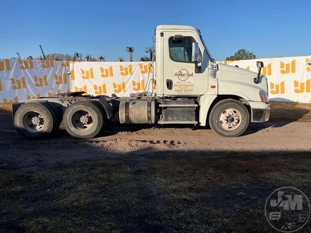 Image of Freightliner Cascadia equipment image 3