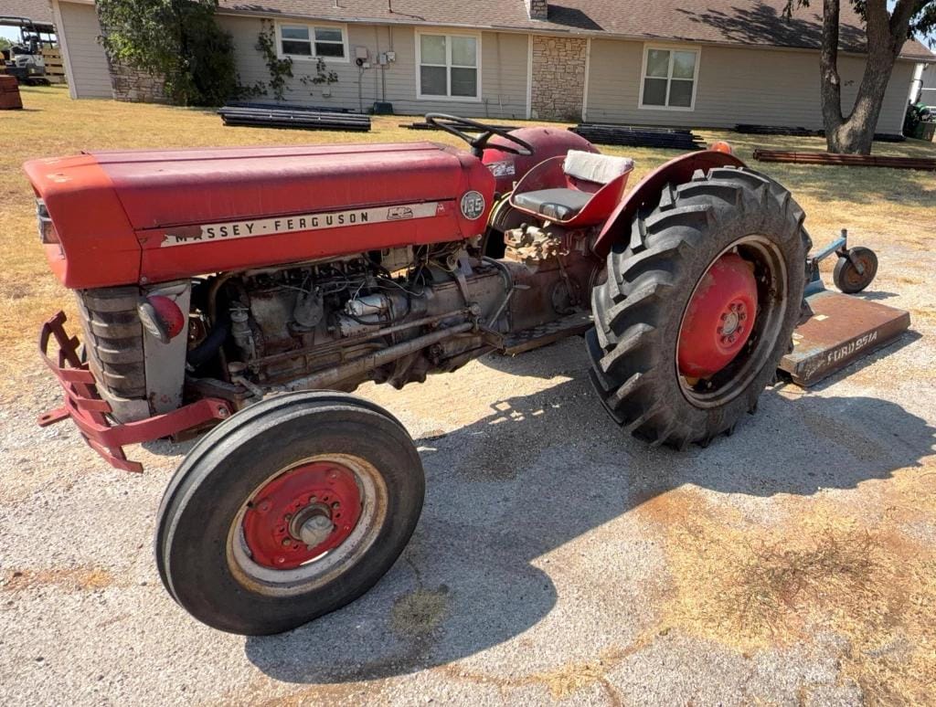 Massey Ferguson 135 Equipment Image0