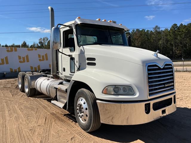 Image of Mack Pinnacle CXU613 equipment image 2