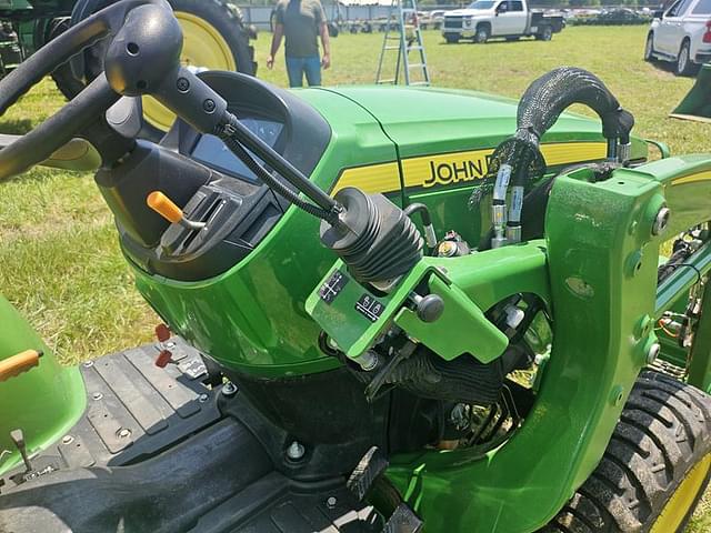 Image of John Deere 3025E equipment image 4