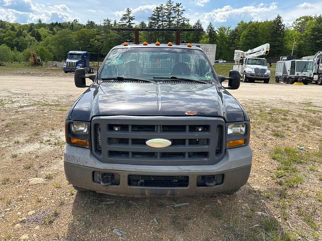 Image of Ford F-350 equipment image 1