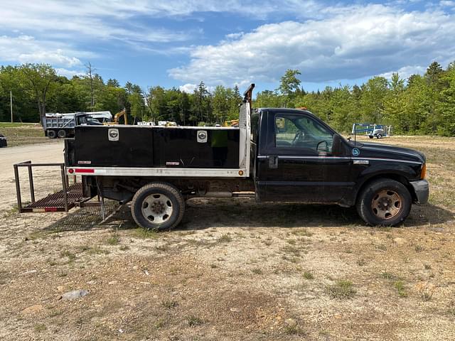 Image of Ford F-350 equipment image 3