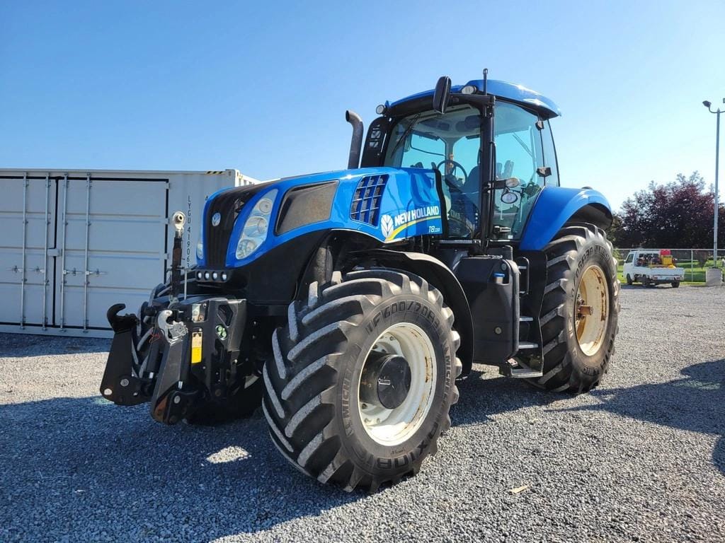 2013 New Holland T8.330 Equipment Image0