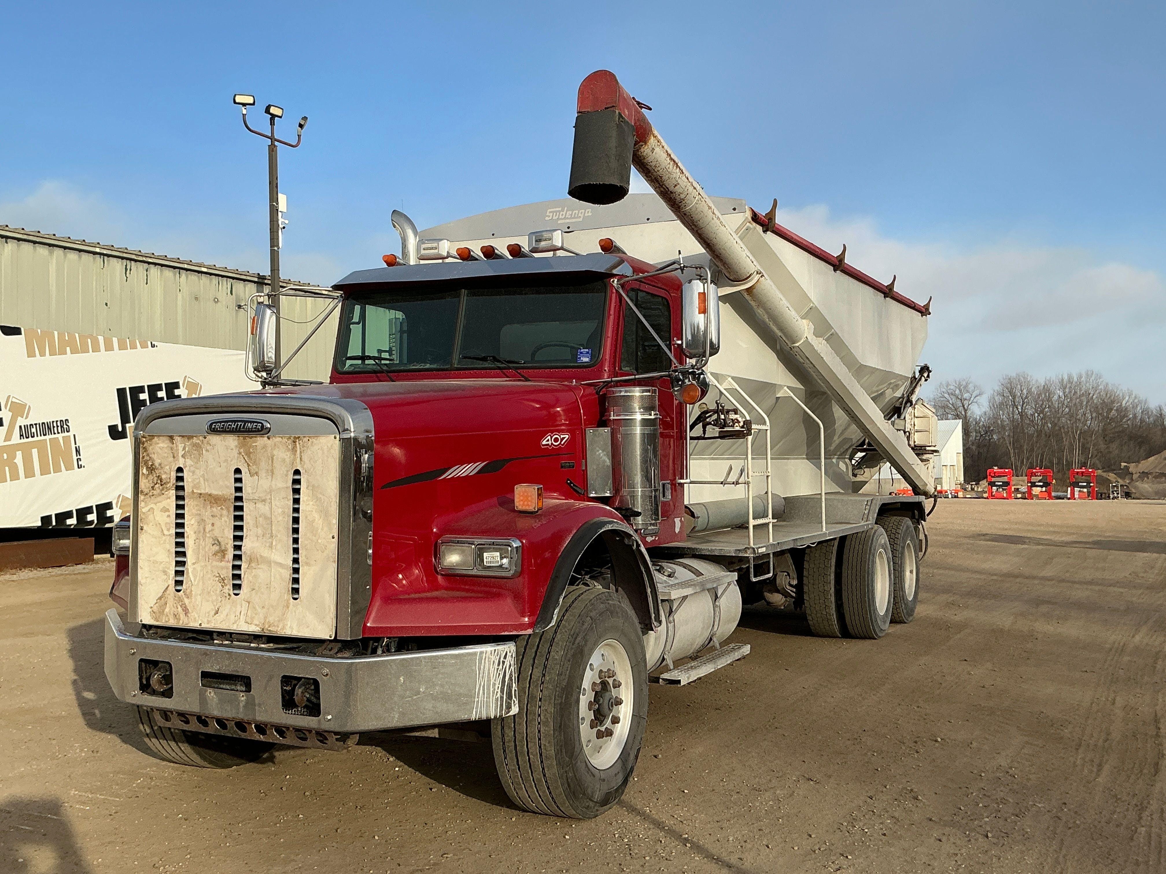 Main image Freightliner FLD120