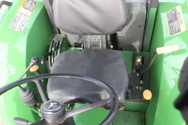 Image of John Deere 5210 equipment image 4