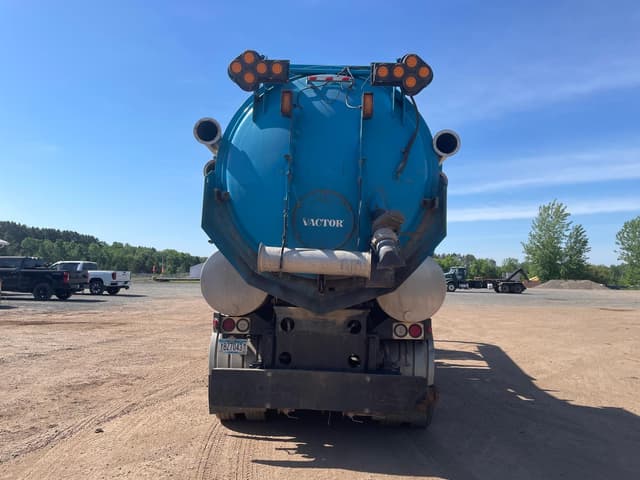 Image of Freightliner FL80 equipment image 3