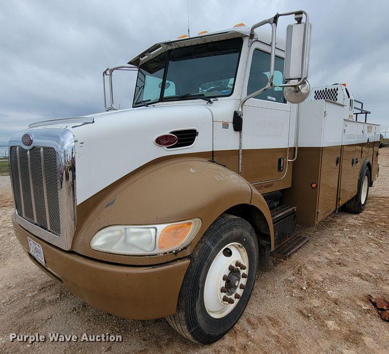 Main image Peterbilt 335