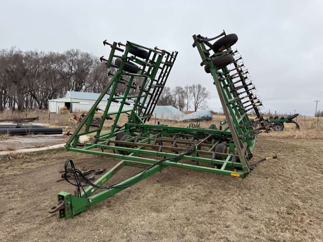 Image of John Deere 960 equipment image 1