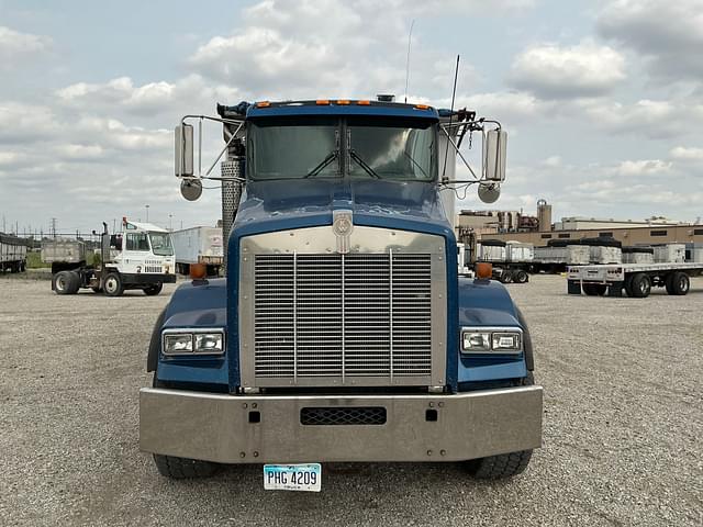 Image of Kenworth T8 equipment image 1