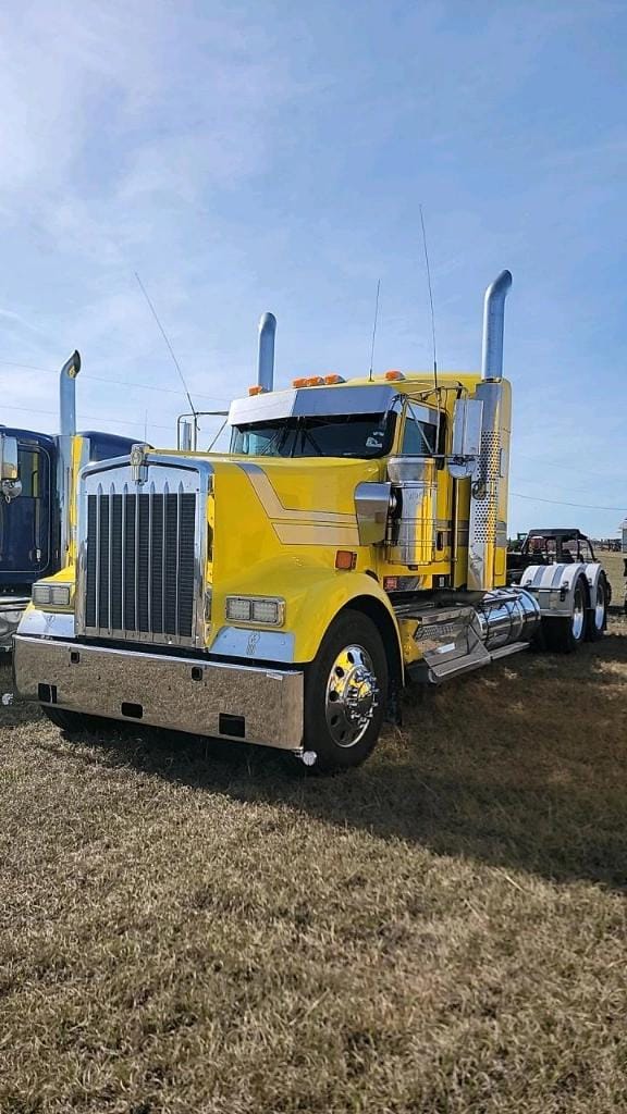 2020 Kenworth W900 Equipment Image0