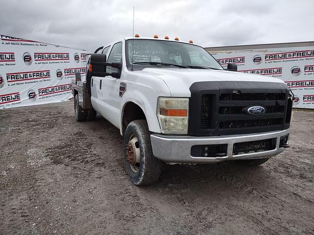 Image of Ford F-350 equipment image 2