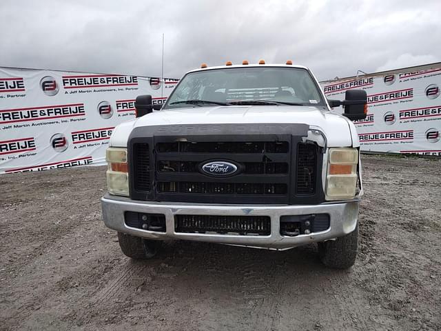 Image of Ford F-350 equipment image 1