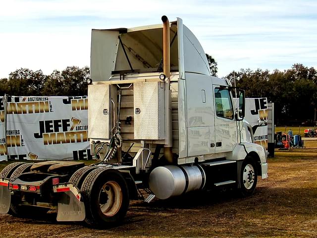 Image of Volvo VNL equipment image 4