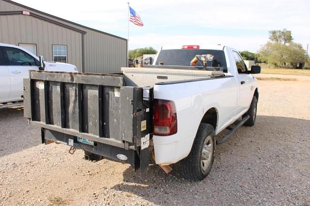 Image of Dodge Ram 2500 equipment image 2