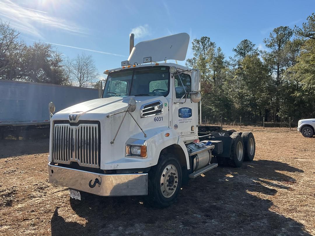 Image of Western Star W4700SB Primary image