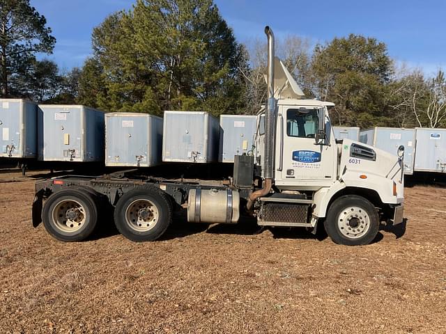 Image of Western Star W4700SB equipment image 3