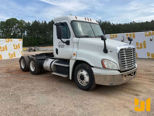 Image of Freightliner Cascadia equipment image 2