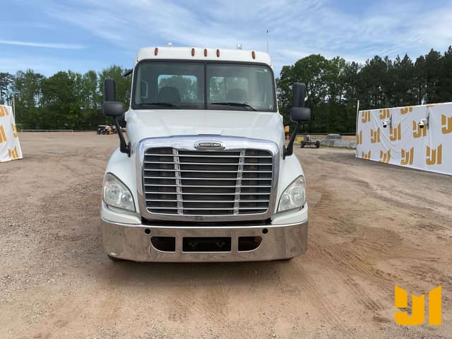 Image of Freightliner Cascadia equipment image 1