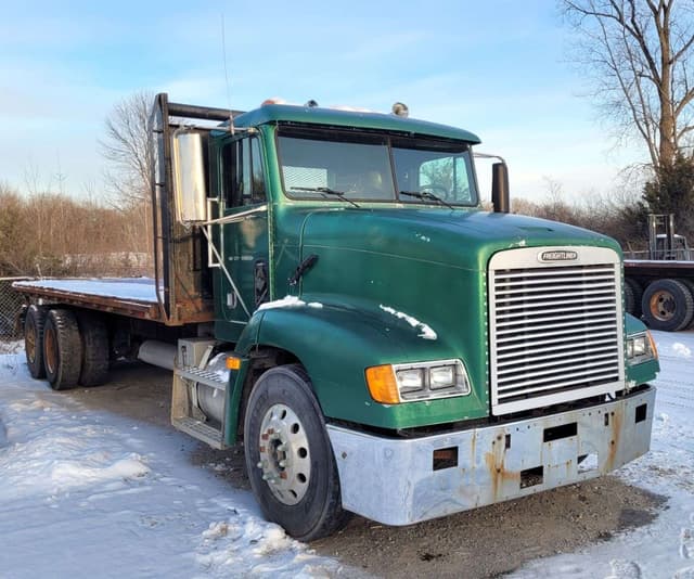 Image of Freightliner FLD112 equipment image 1