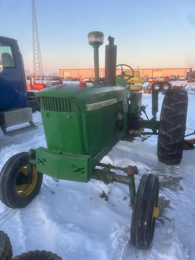 Image of John Deere 3020 equipment image 1