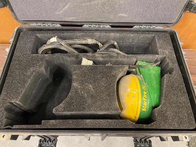Image of John Deere StarFire iTC equipment image 2