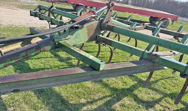 Image of John Deere 1000 equipment image 1