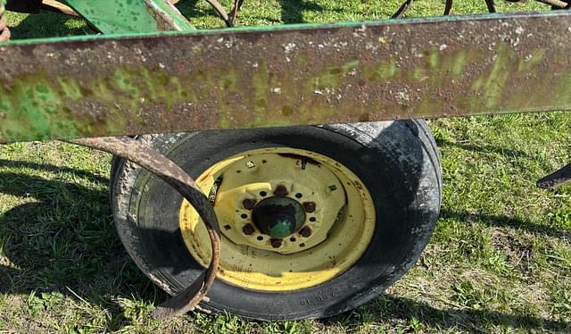 Image of John Deere 1000 equipment image 3
