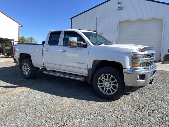 Image of Chevrolet 2500HD equipment image 2