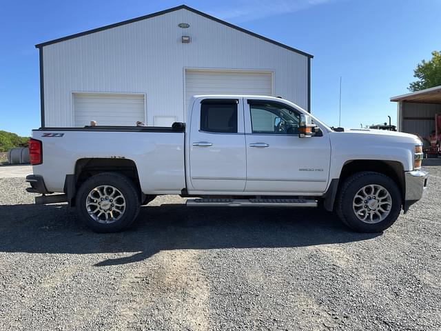 Image of Chevrolet 2500HD equipment image 3