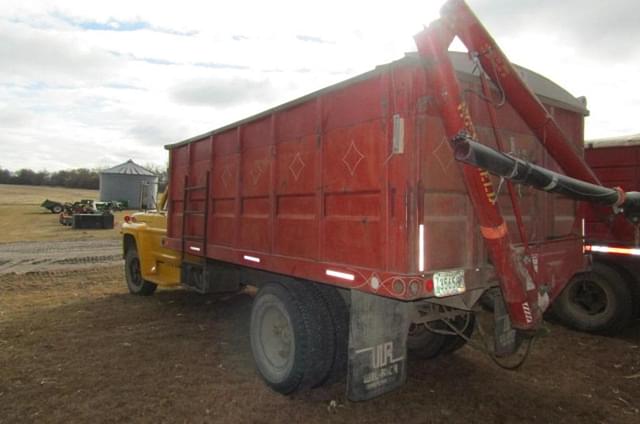 Image of Ford F-600 equipment image 3